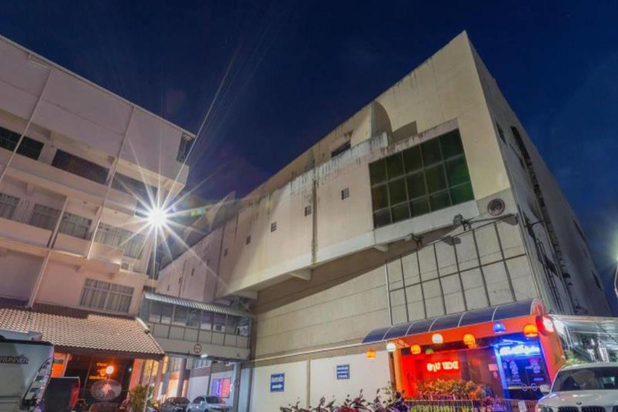 Korat Hotel - Sha Plus Nakhonratchasima Exterior foto