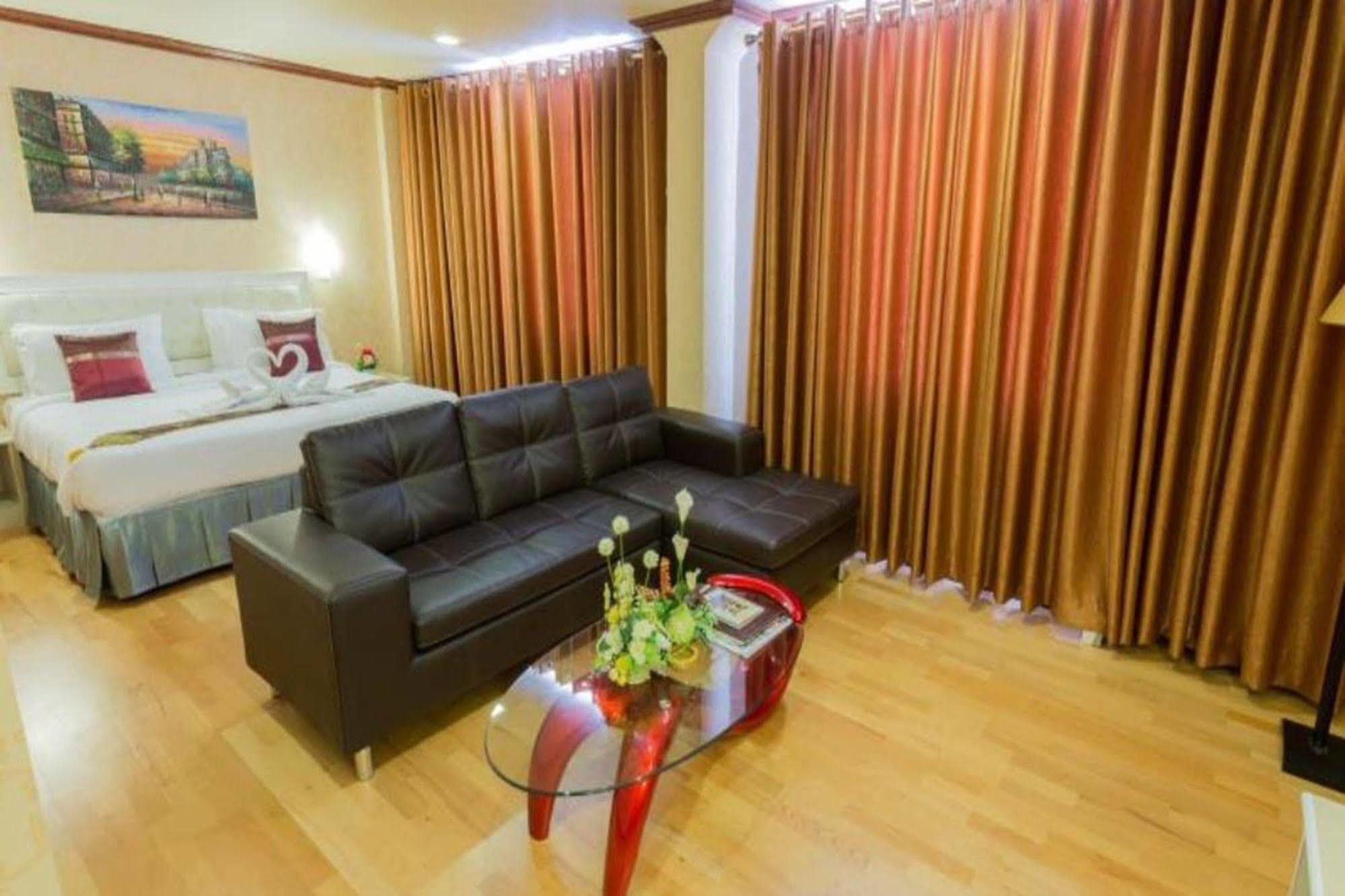 Korat Hotel - Sha Plus Nakhonratchasima Exterior foto