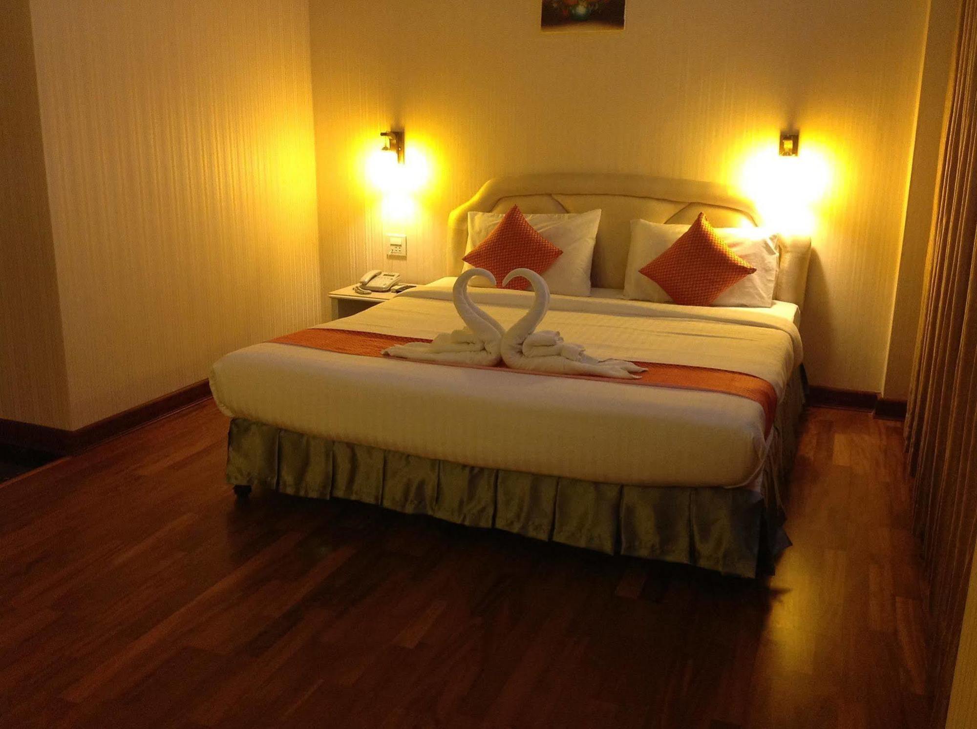Korat Hotel - Sha Plus Nakhonratchasima Exterior foto