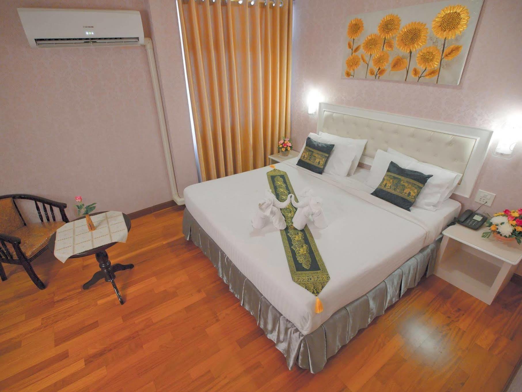 Korat Hotel - Sha Plus Nakhonratchasima Exterior foto